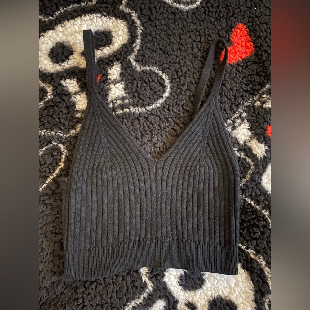 Coco and Shay Black Ribbed Cropped Tank Top